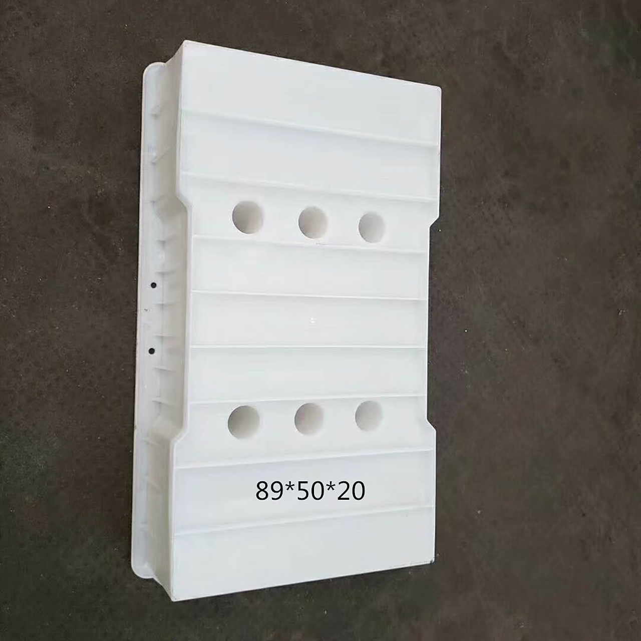 89*50*20六孔凹面下水盖板塑料模具 耐用性与实用性的融合
